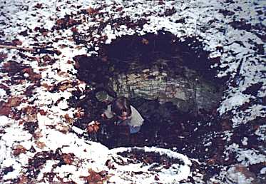 Vchod do jeskyně v prosinci 1996