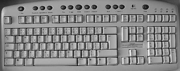 Kl�vesnice Logitech s rozd�len�m lev�m shiftem (a s dal��mi zv�rstvy). Foto Makr